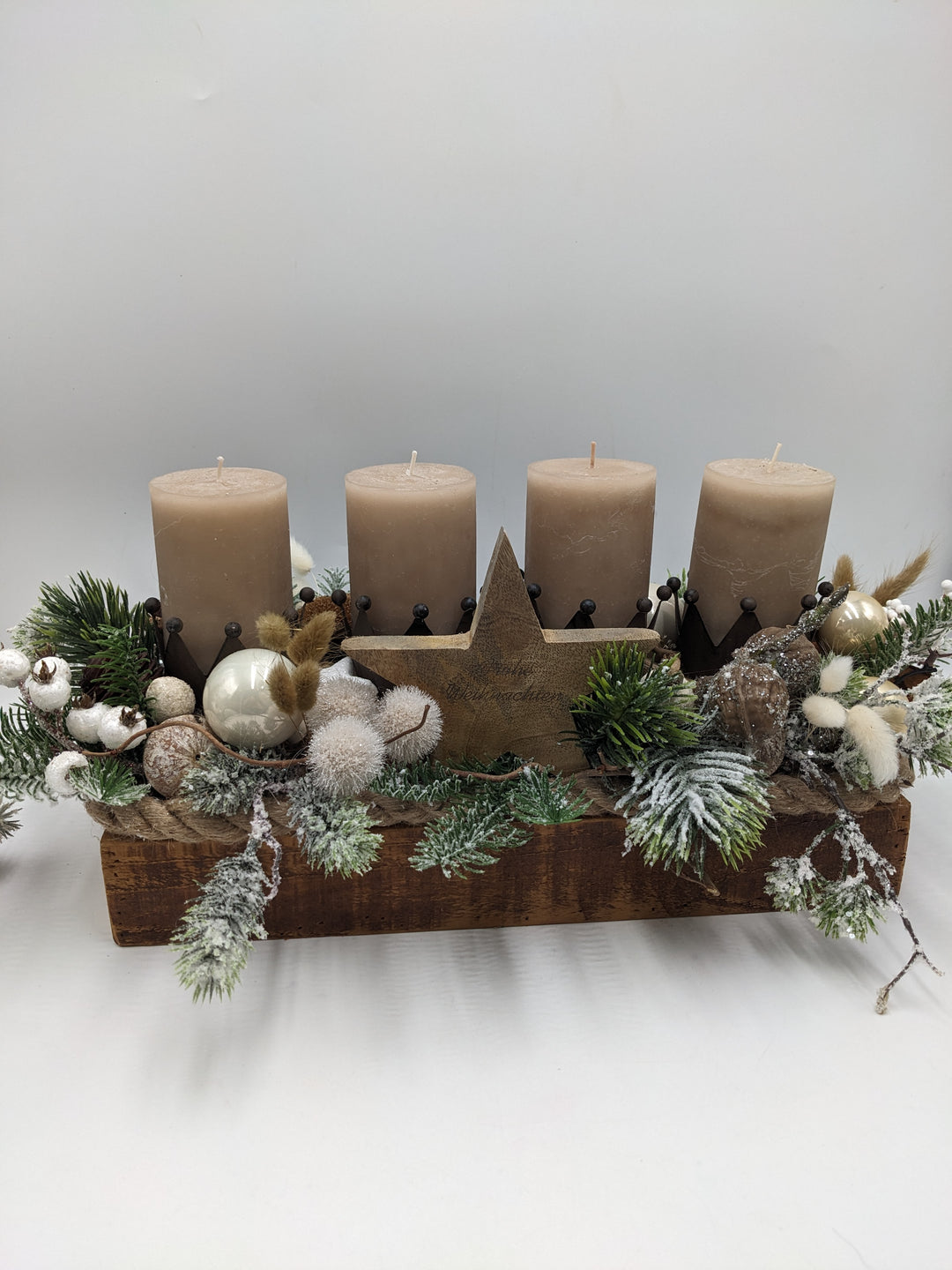 Adventsgesteck Kugel Stern Walnuss taupe