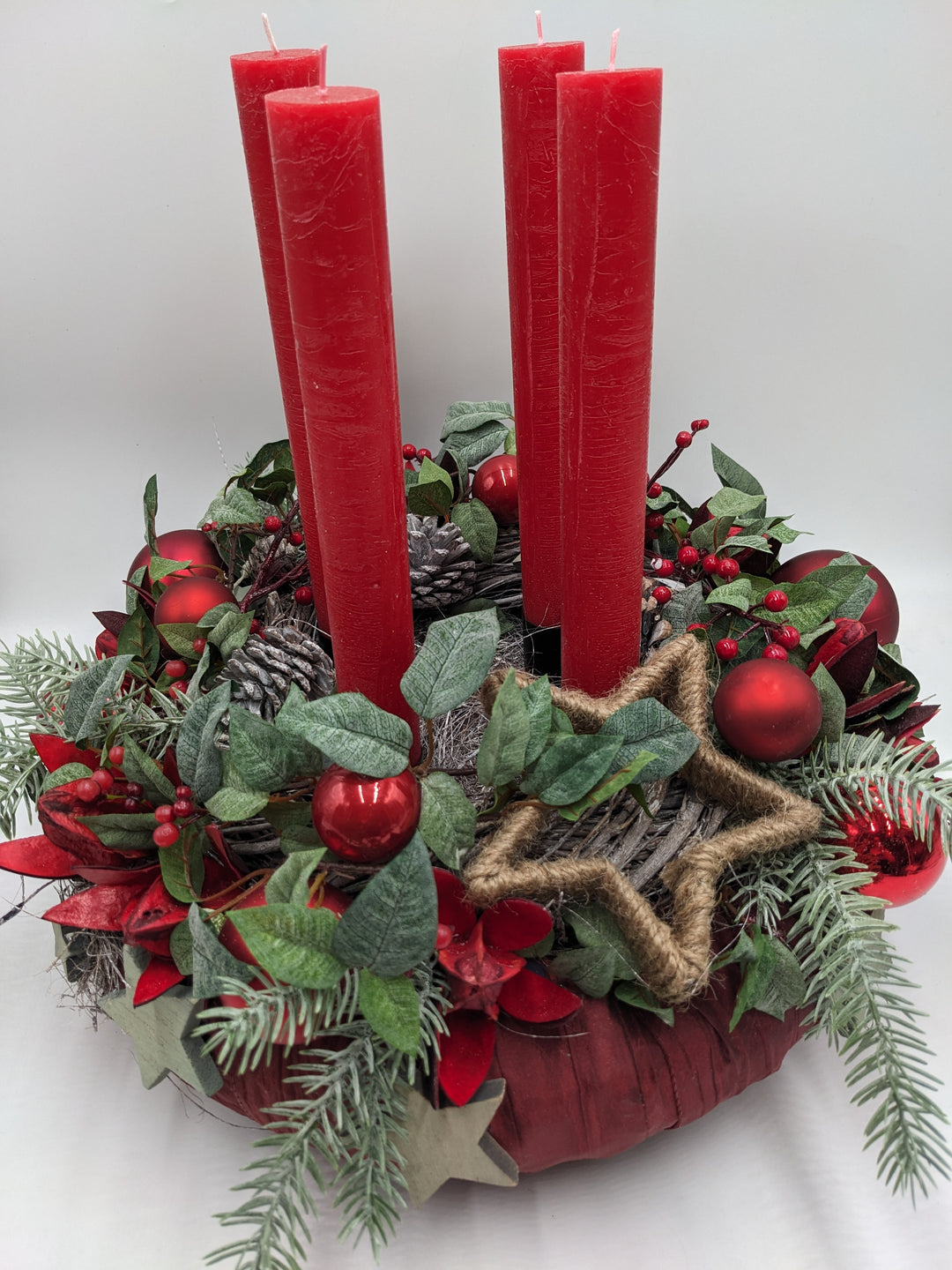 Adventskranz klassisch Kugel Stern rot