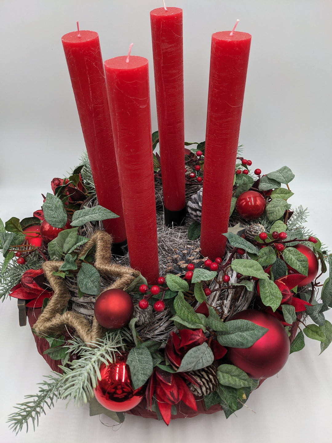 Adventskranz klassisch Kugel Stern rot