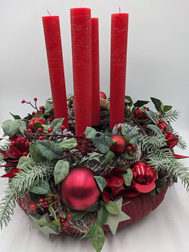 Adventskranz klassisch Kugel Stern rot