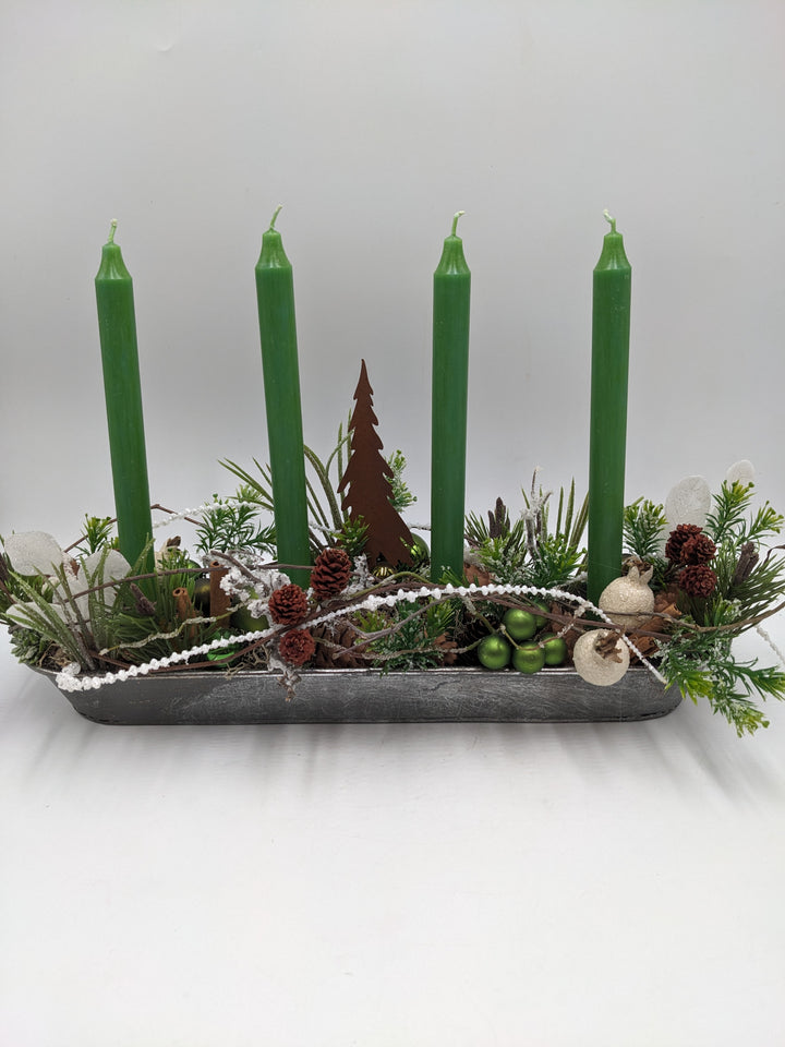 Adventsgesteck Kugel Zapfen Zimt grün