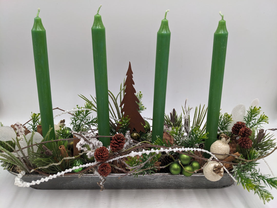 Adventsgesteck Kugel Zapfen Zimt grün