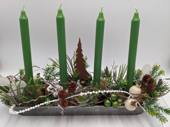 Adventsgesteck Kugel Zapfen Zimt grün