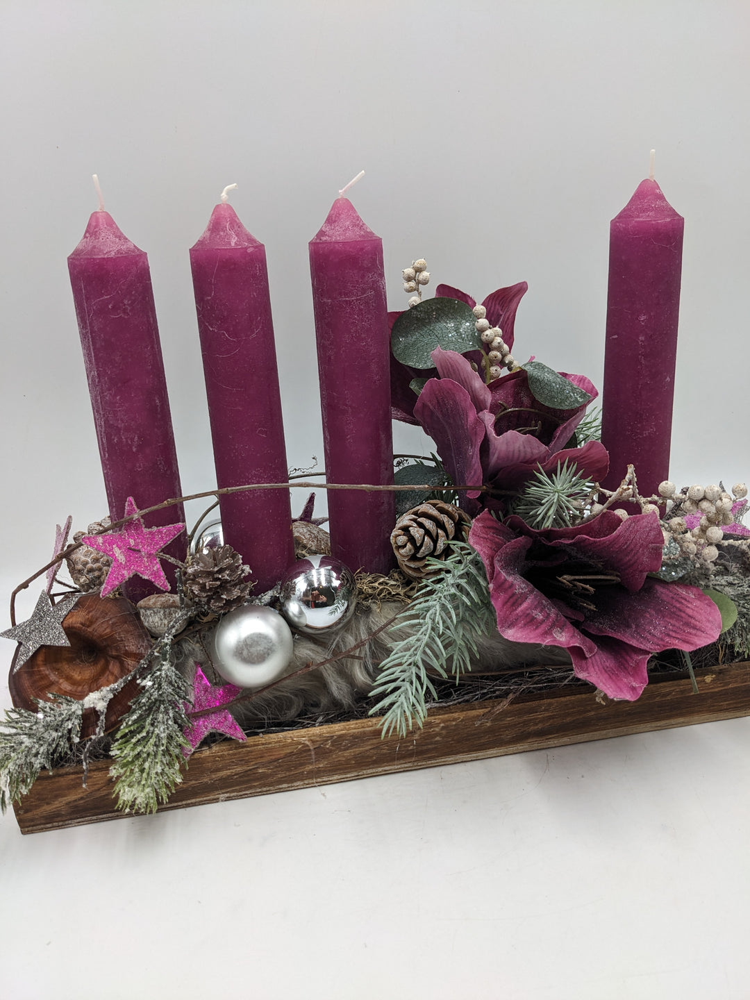 Adventsgesteck Kugel Stern Amaryllis lila