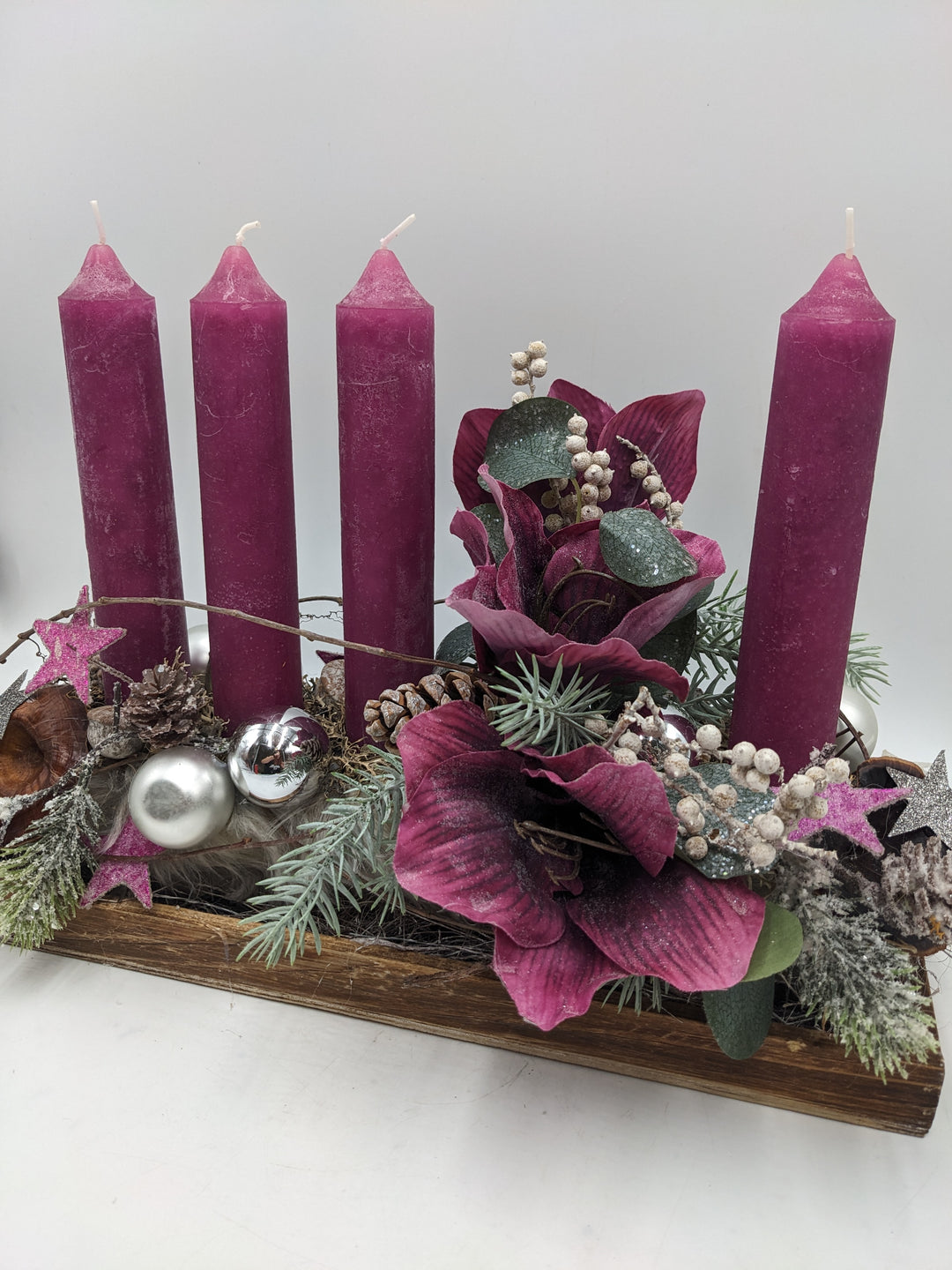Adventsgesteck Kugel Stern Amaryllis lila