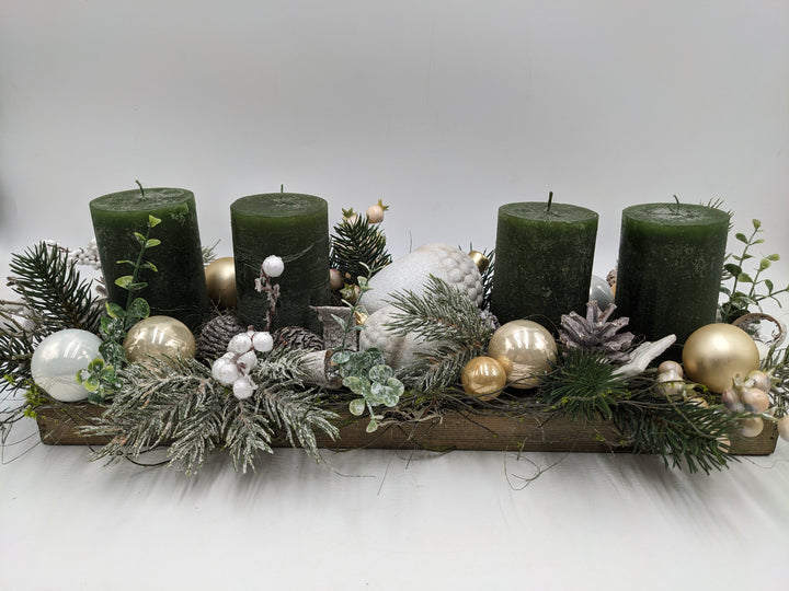 Adventsgesteck Kugel Zapfen Eichel grün