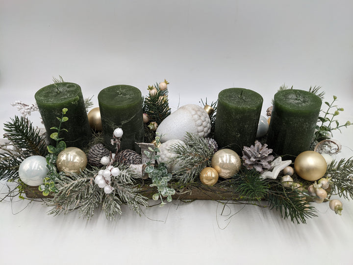 Adventsgesteck Kugel Zapfen Eichel grün