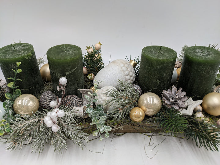 Adventsgesteck Kugel Zapfen Eichel grün