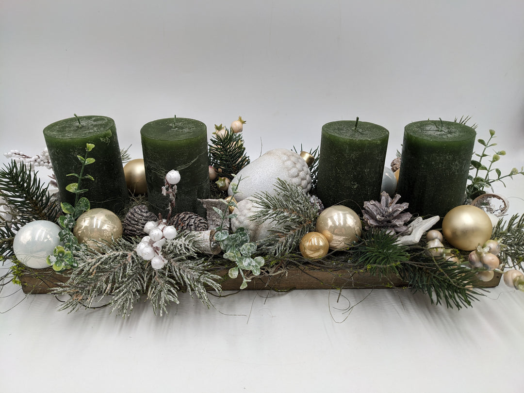 Adventsgesteck Kugel Zapfen Eichel grün