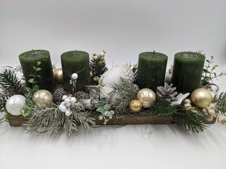 Adventsgesteck Kugel Zapfen Eichel grün