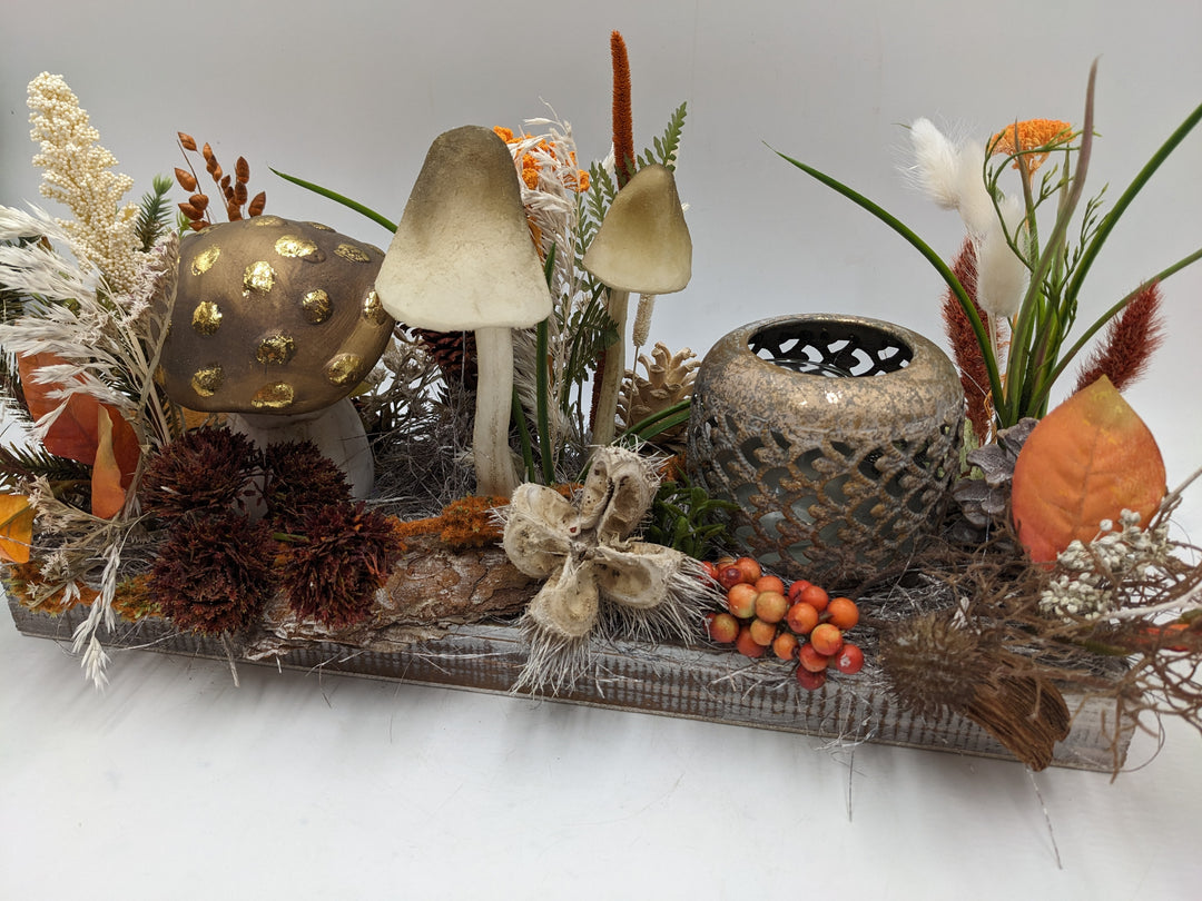 Herbstgesteck Teelicht Pilz Zapfen gold