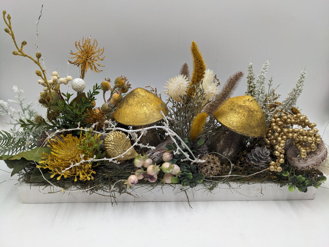Herbstgesteck Lichterkette Pilz Igel gold