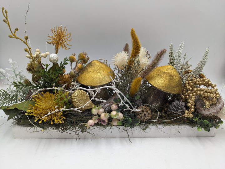 Herbstgesteck Lichterkette Pilz Igel gold