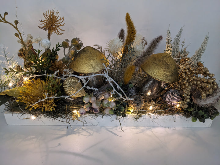 Herbstgesteck Lichterkette Pilz Igel gold