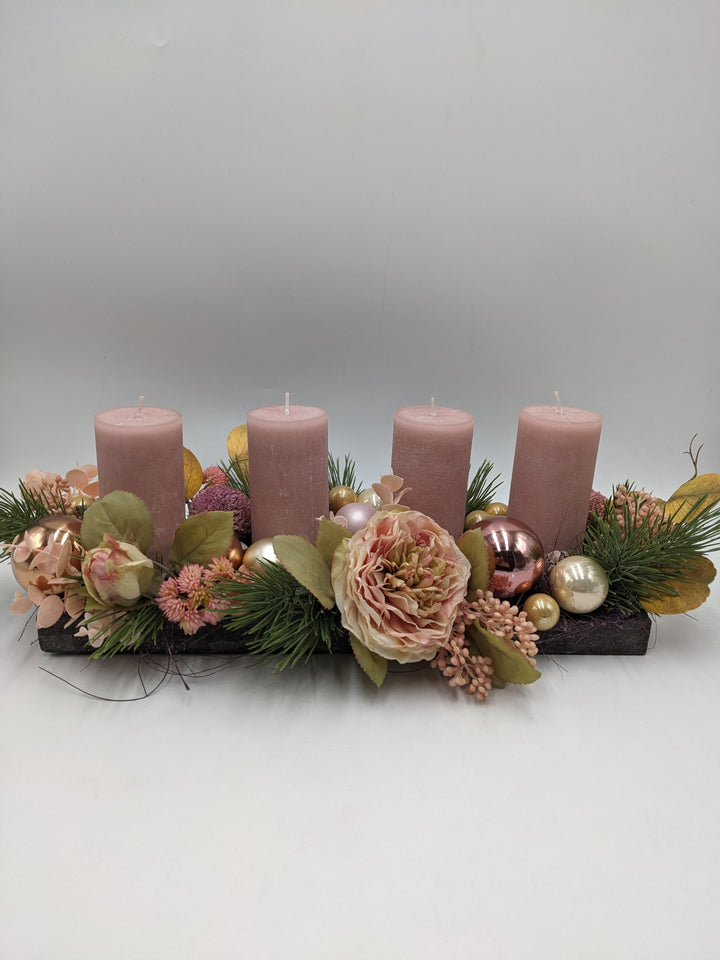 Adventsgesteck Kugel Rose Sedum rosa