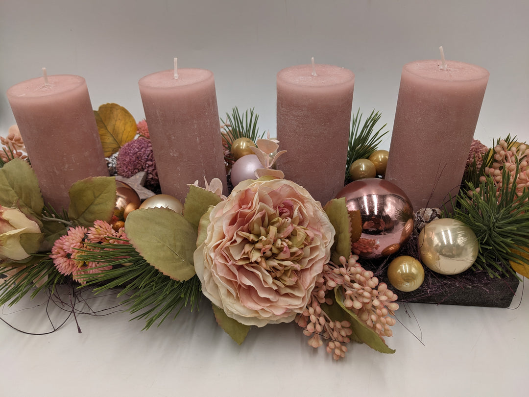 Adventsgesteck Kugel Rose Sedum rosa