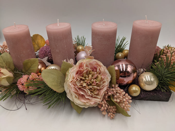 Adventsgesteck Kugel Rose Sedum rosa