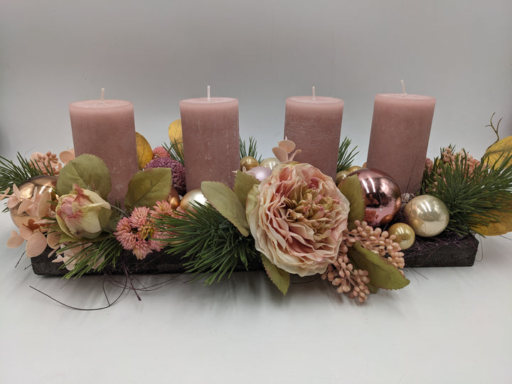 Adventsgesteck Kugel Rose Sedum rosa
