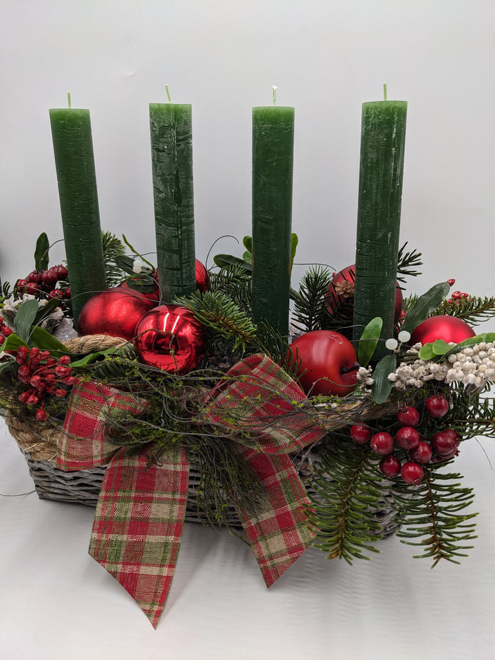 Adventsgesteck klassisch Kugel Schleife Apfel rot