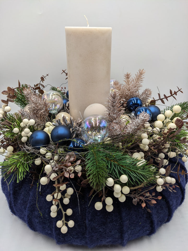 Weihnachtskranz Kugel Beeren Tanne blau
