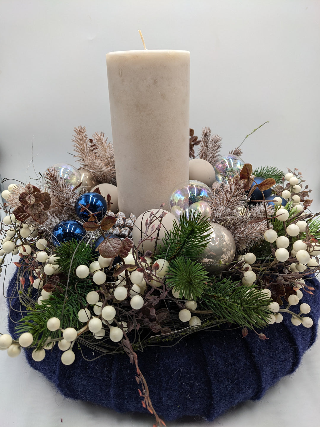 Weihnachtskranz Kugel Beeren Tanne blau