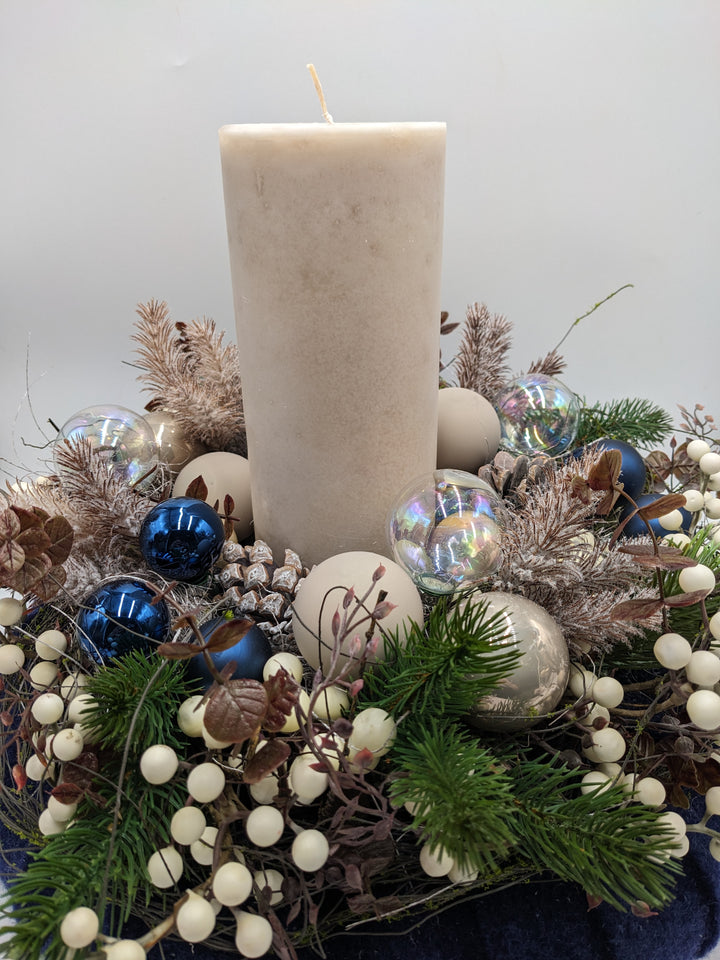 Weihnachtskranz Kugel Beeren Tanne blau