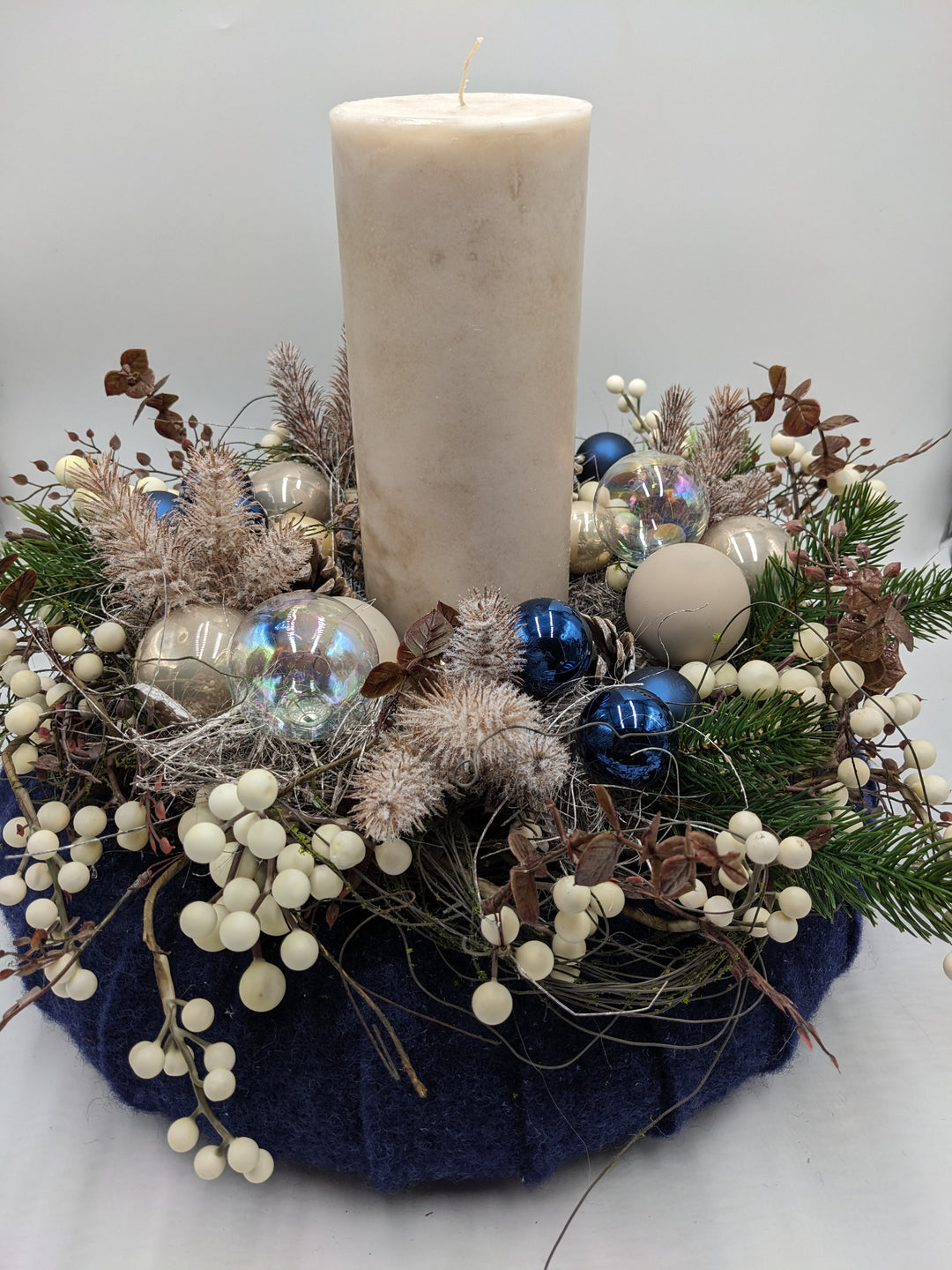 Weihnachtskranz Kugel Beeren Tanne blau