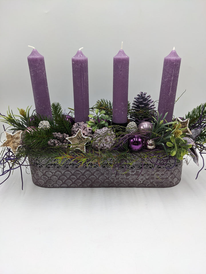Adventsgesteck Kugel Stern Beeren flieder