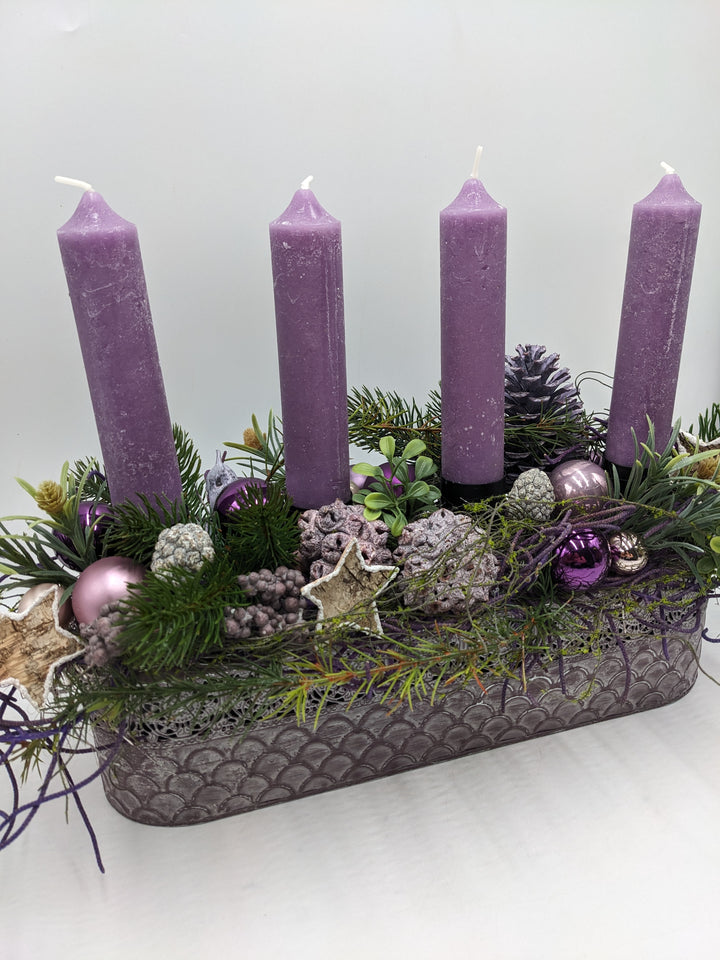 Adventsgesteck Kugel Stern Beeren flieder