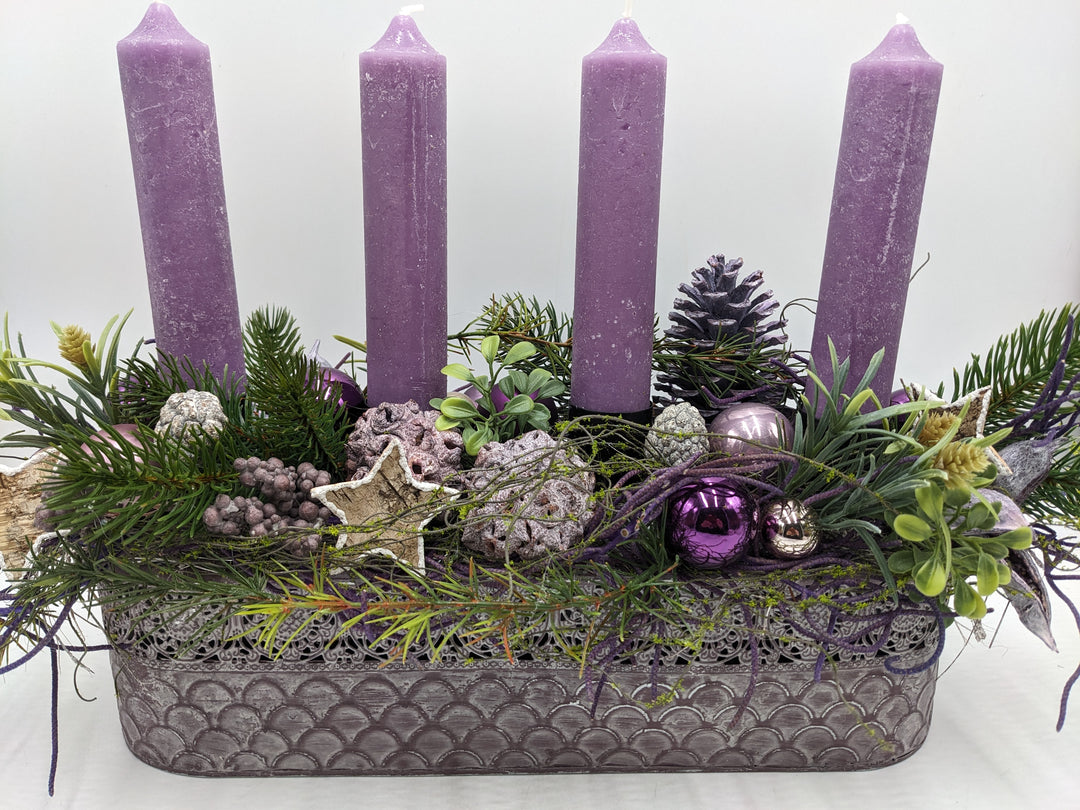 Adventsgesteck Kugel Stern Beeren flieder