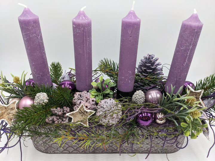 Adventsgesteck Kugel Stern Beeren flieder