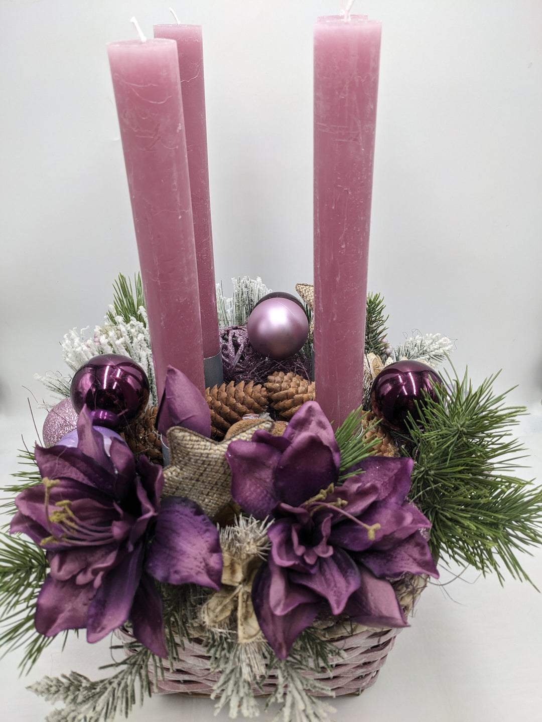 Adventsgesteck Kugel Stern Amaryllis lila