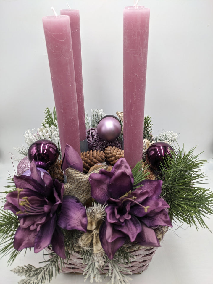 Adventsgesteck Kugel Stern Amaryllis lila