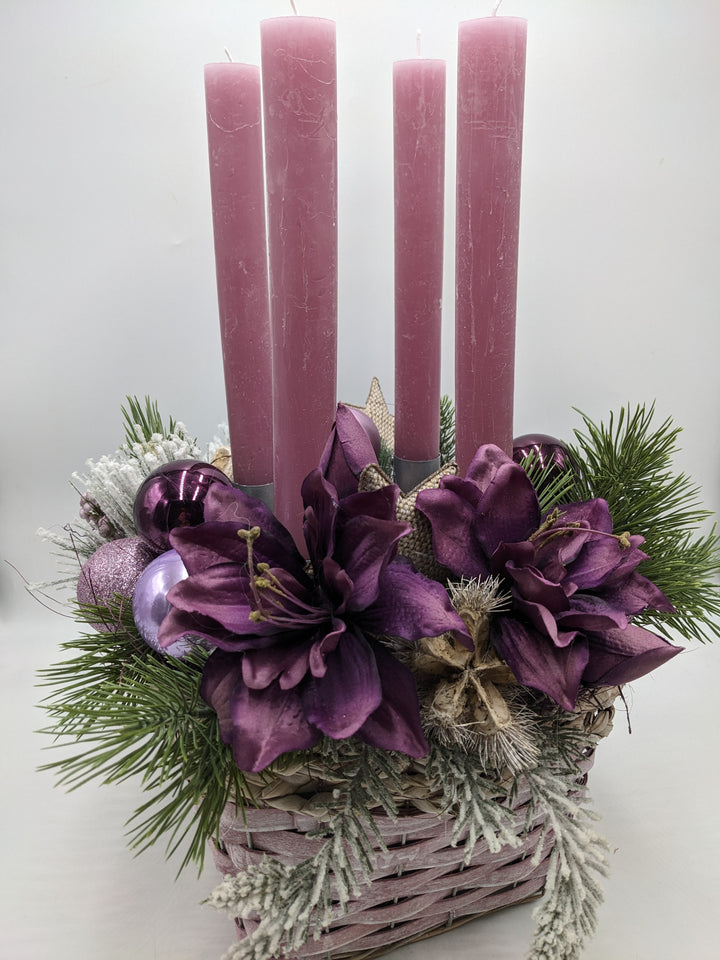 Adventsgesteck Kugel Stern Amaryllis lila