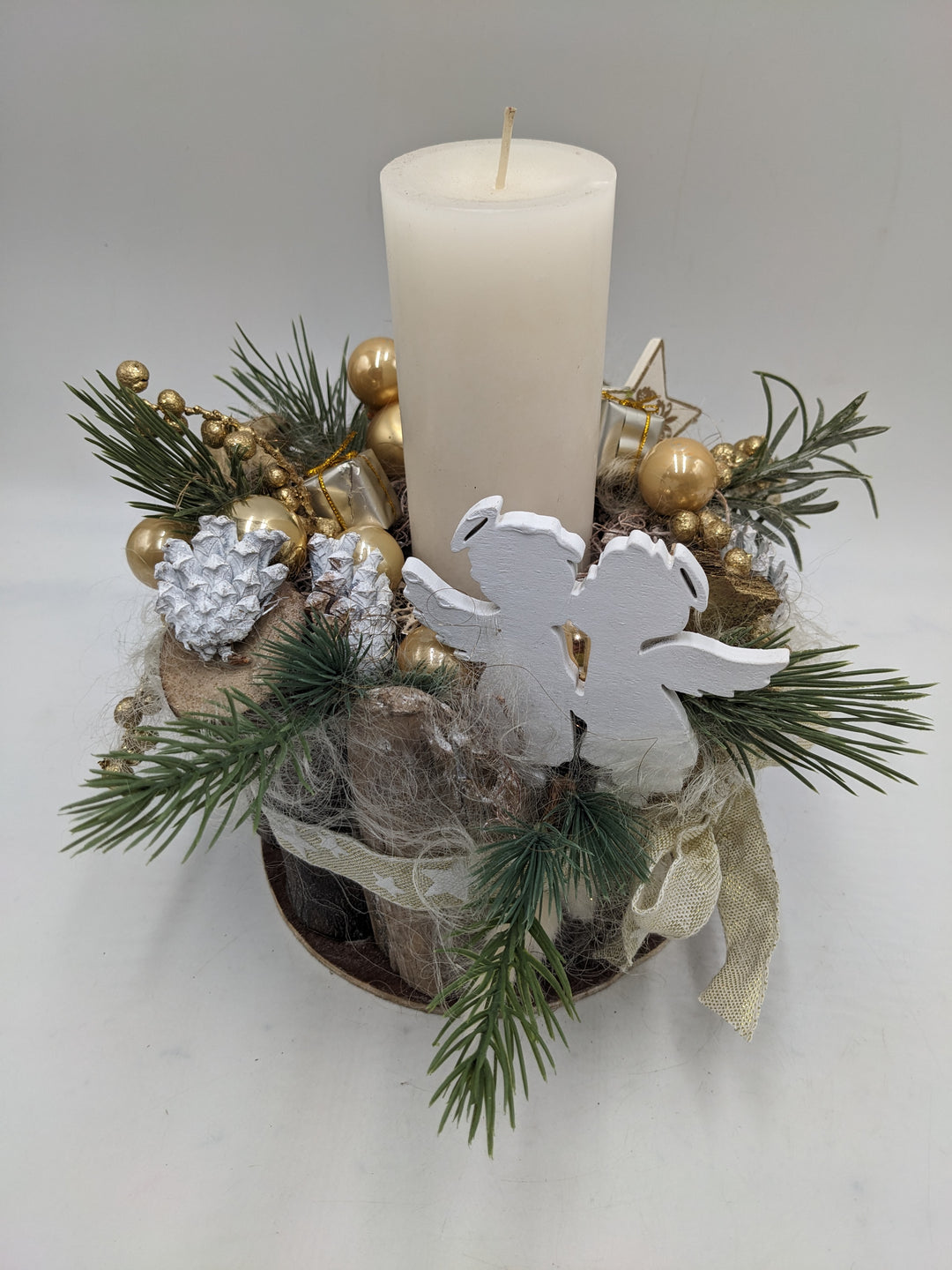 Weihnachtsgesteck Kugel Engel Geschenk creme