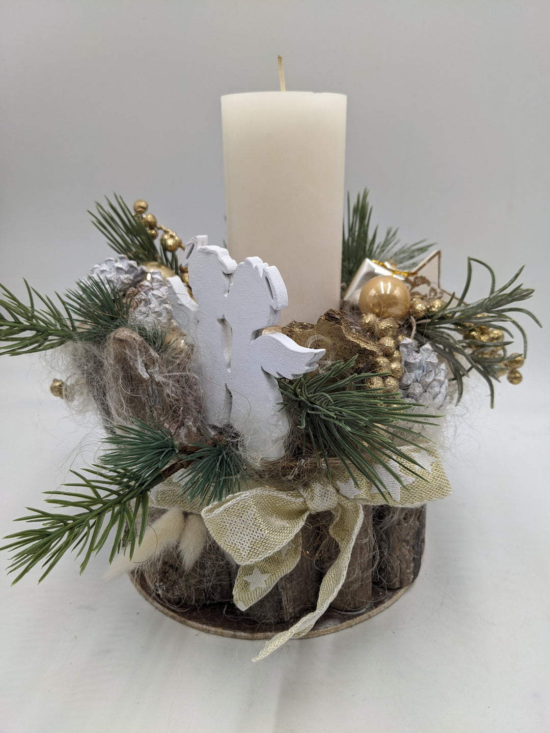 Weihnachtsgesteck Kugel Engel Geschenk creme