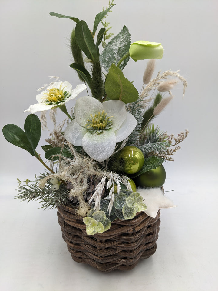 Weihnachtsgesteck Kugel Stern Christrose grün