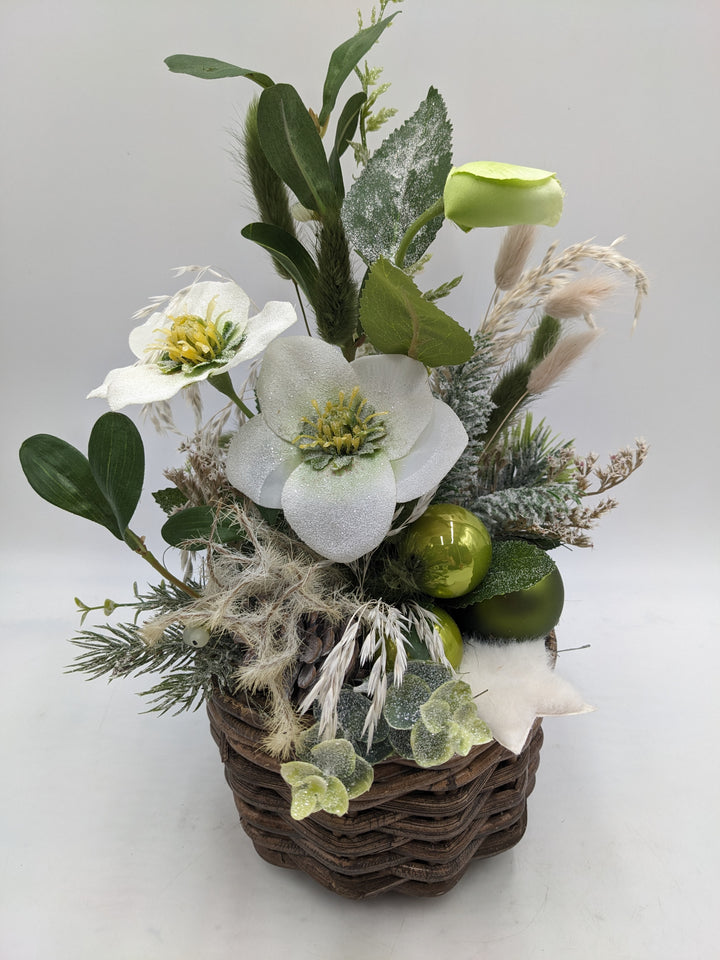 Weihnachtsgesteck Kugel Stern Christrose grün