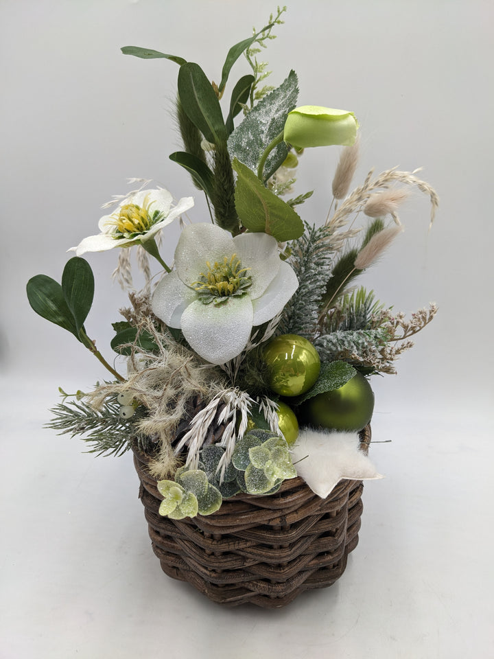 Weihnachtsgesteck Kugel Stern Christrose grün