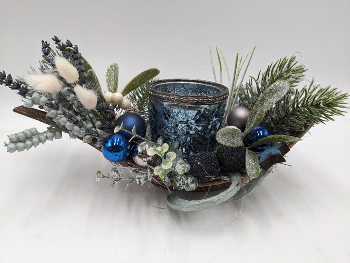 Weihnachtsgesteck Teelicht Kugel Beeren blau
