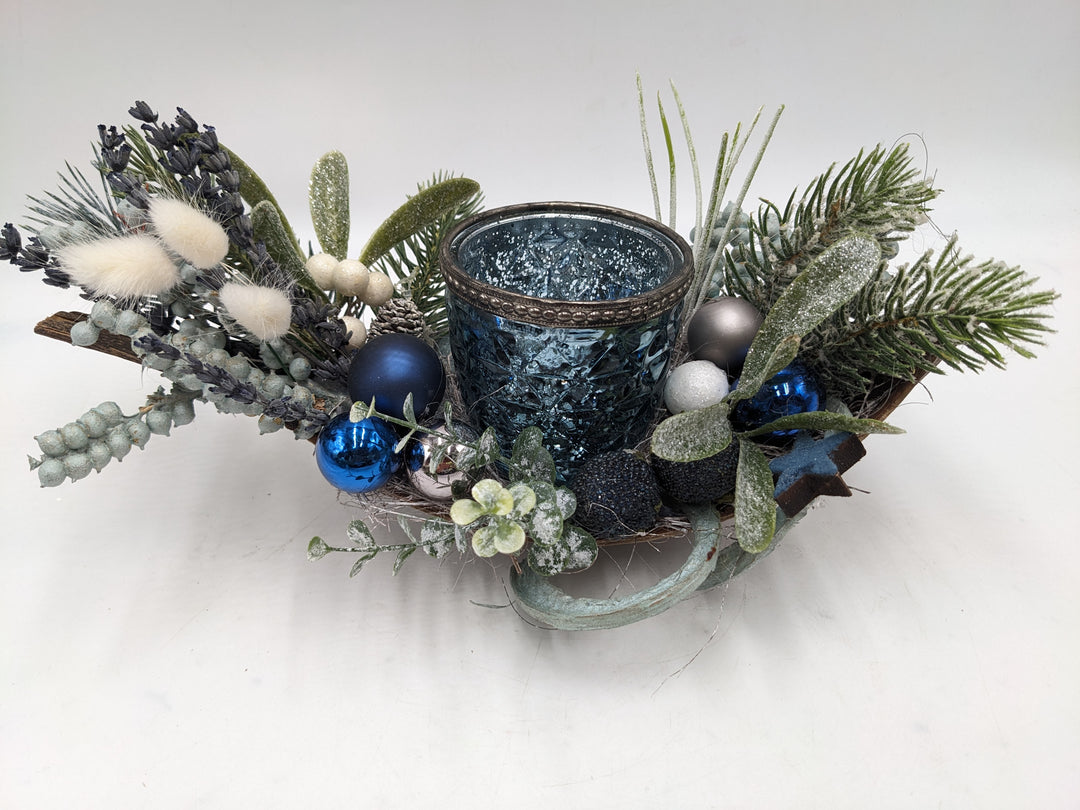Weihnachtsgesteck Teelicht Kugel Beeren blau