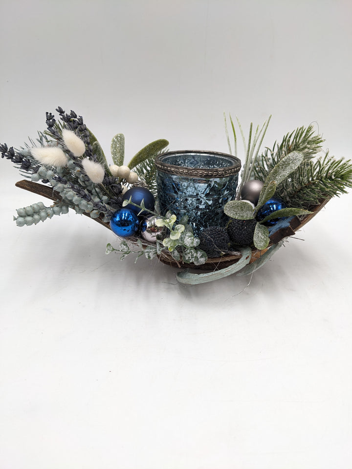 Weihnachtsgesteck Teelicht Kugel Beeren blau