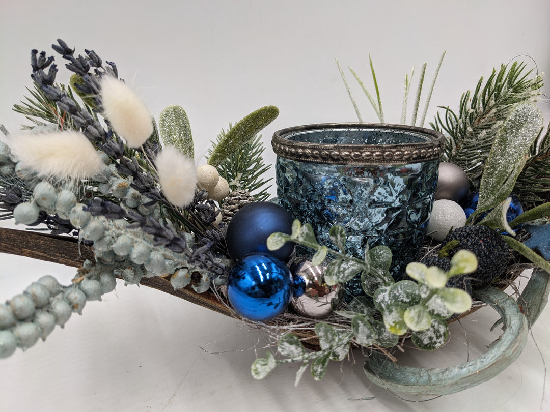 Weihnachtsgesteck Teelicht Kugel Beeren blau