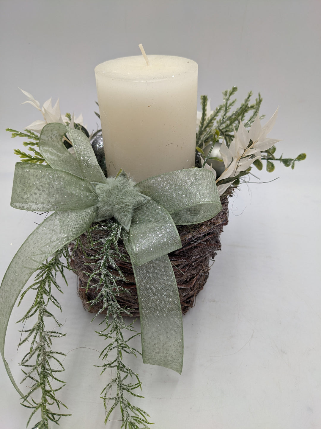 Weihnachtsgesteck Stern Schleife mint