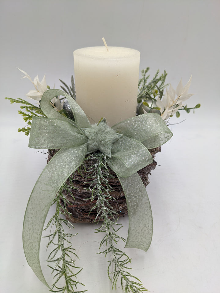 Weihnachtsgesteck Stern Schleife mint