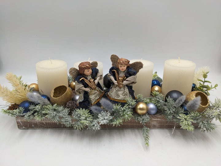 Adventsgesteck Kugel Engel Zapfen creme