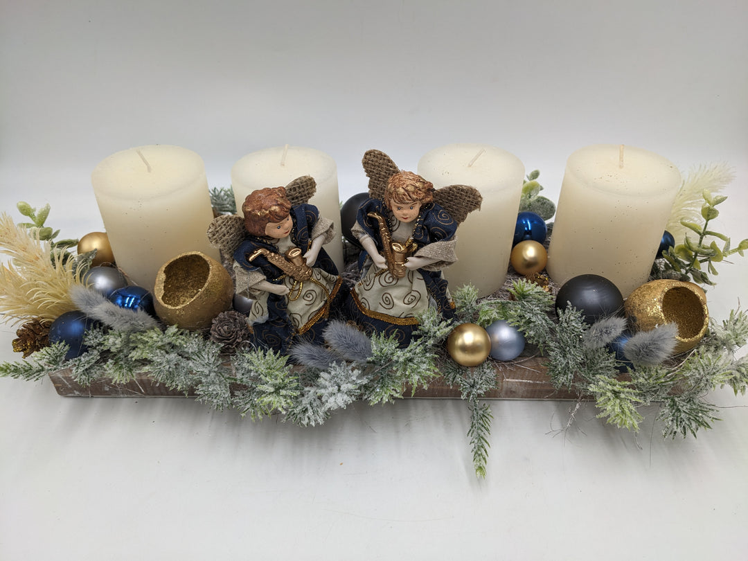Adventsgesteck Kugel Engel Zapfen creme