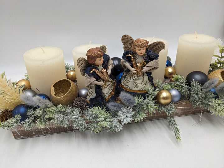 Adventsgesteck Kugel Engel Zapfen creme