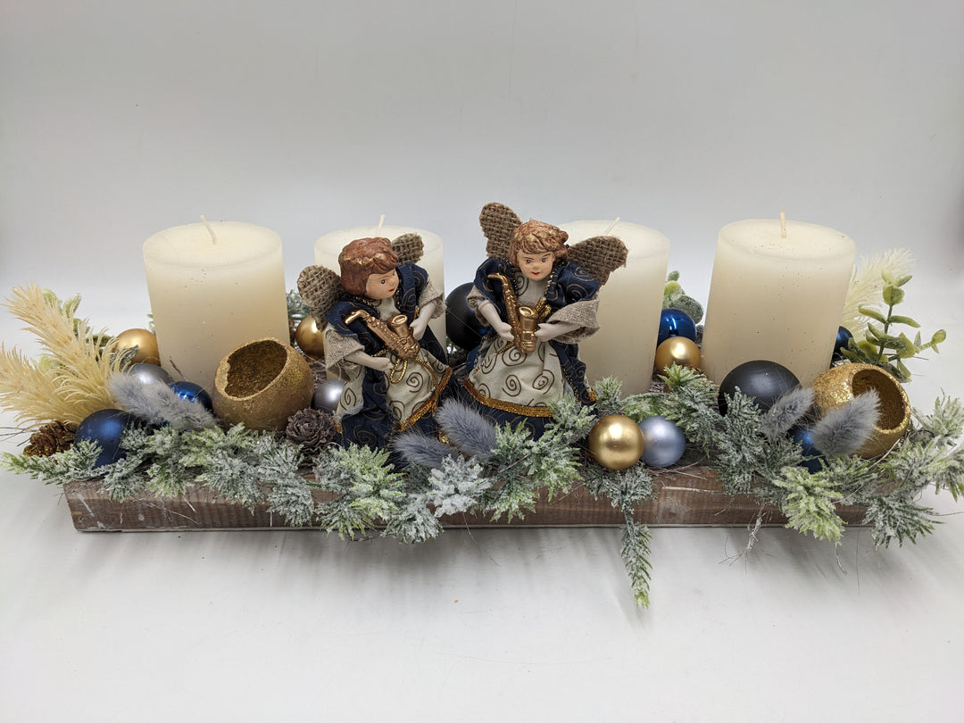 Adventsgesteck Kugel Engel Zapfen creme
