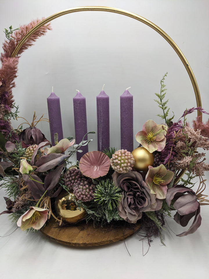 Adventsgesteck Kugel Christrose lila